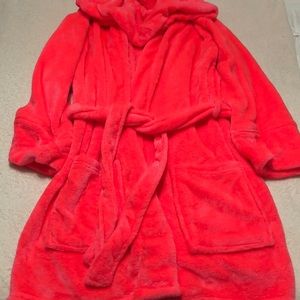 Victoria’s Secret Pink Fuzzy Short Robe